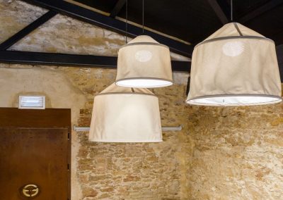 Servicio de diseño y decoración de interiores restaurante Aponiente lámparas