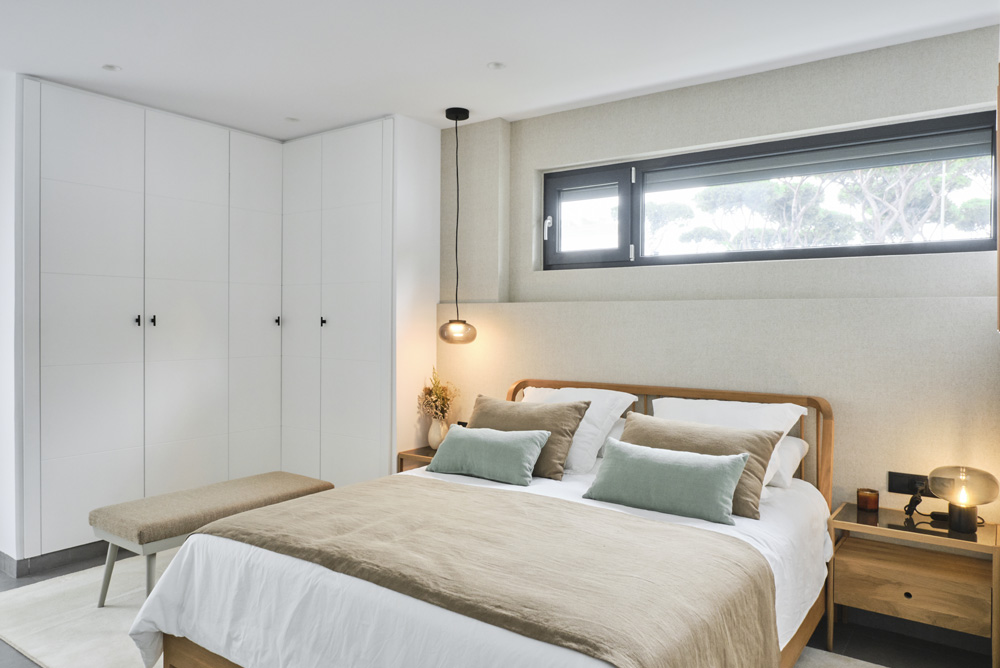 Proyecto de interiorismo residencial Vivienda Bahía Cádiz dormitorio matrimonio plano medio Proyecto de interiorismo residencial Vivienda Bahía Cádiz dormitorio matrimonio plano medio