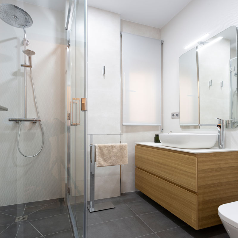 Proyecto de interiorismo residencial Vivienda Cielo plano medio cuarto de baño Proyecto de interiorismo residencial Vivienda Cielo plano medio cuarto de baño