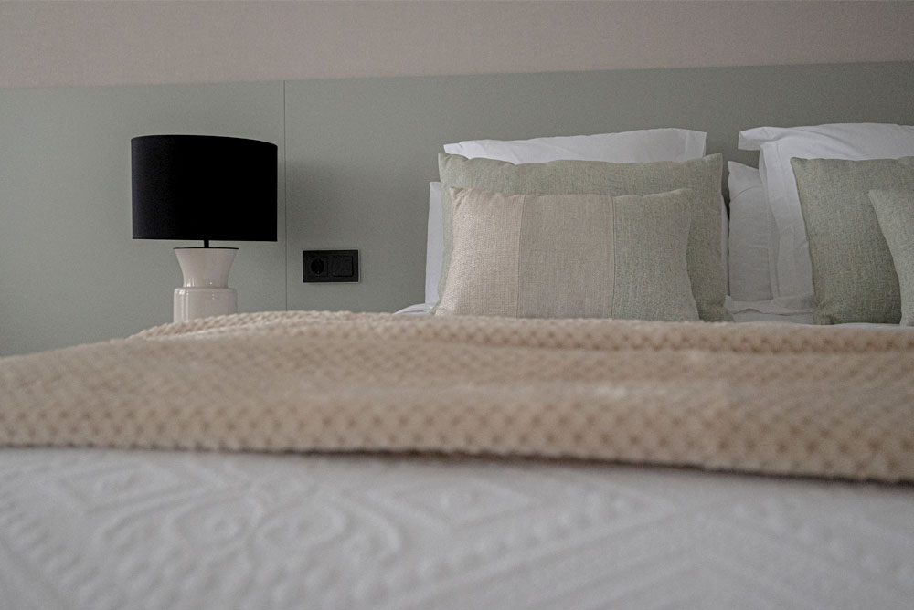 Proyecto de interiorismo Vivienda Extremadura detalle colcha Proyecto de interiorismo Vivienda Extremadura detalle colcha