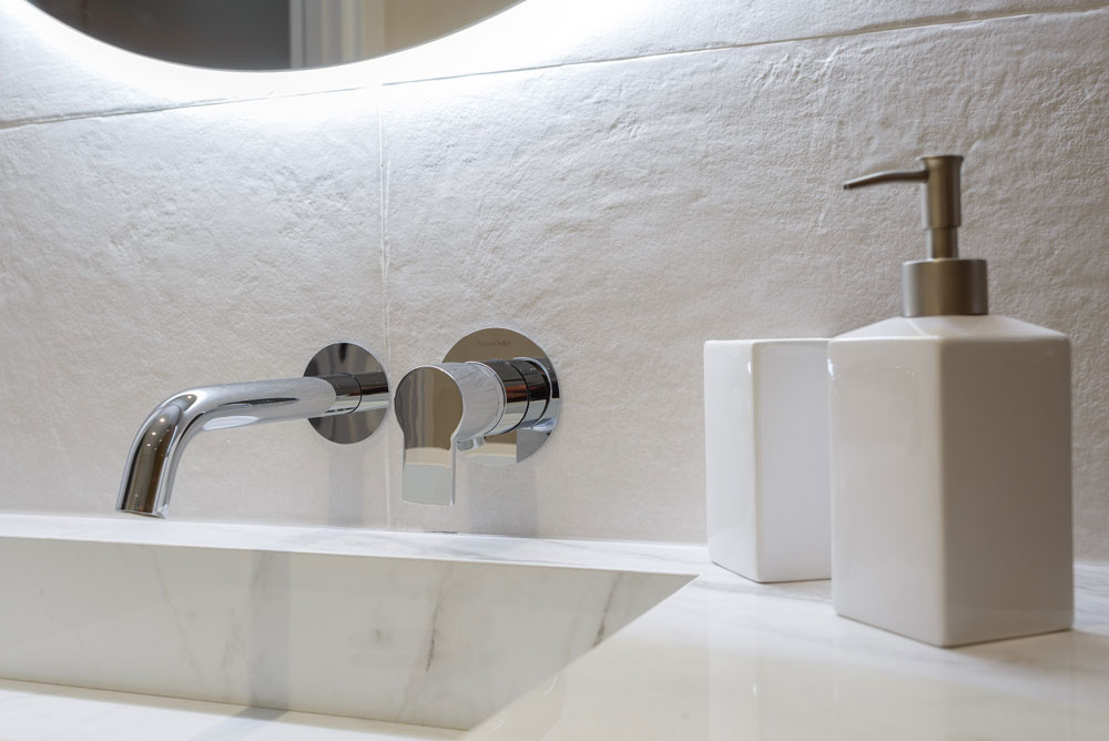Proyecto de interiorismo Vivienda Larga detalle grifo lavabo Proyecto de interiorismo Vivienda Larga detalle grifo lavabo